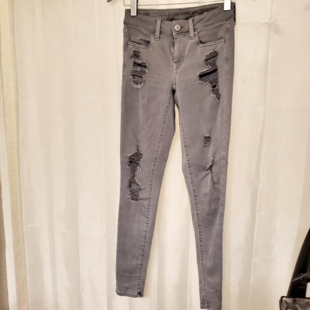 American Eagle Distressed Skinny jeans